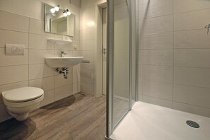 Apartment | Bathroom | Towels - Ferienwohnung am Krakower See, Krakow am See (Krakow am See)