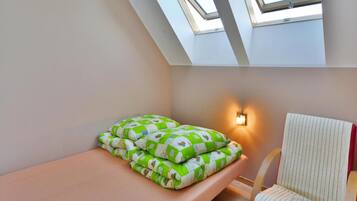 Apartment | 3 bedrooms, individually furnished, bed sheets