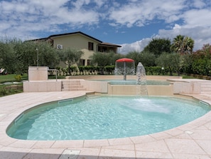 Apartment | Pool | Outdoor pool - Residence Primera, Moniga del Garda (Moniga del Garda)