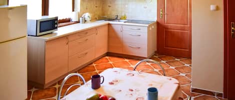 House | Private kitchen | Electric kettle, highchair