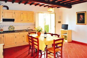 Apartment | Private kitchen | Highchair - Borgo Collelungo Apartments, Montaione (Montaione)