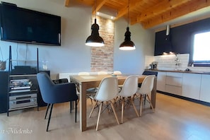 House | Dining - Holiday Home in Mielno Near Beach & Lake (Mielno)