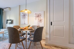 Apartment | Dining - Romana Playa Studio (Marbella)