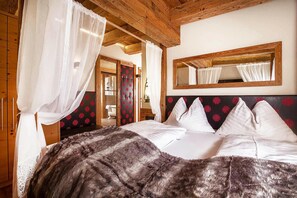 Chalet | 5 bedrooms, individually furnished, bed sheets - Chalet in Konigsleiten With Mountain Views & Spa (Wald im Pinzgau)