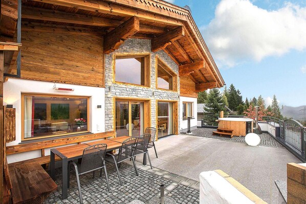 Chalet | Restaurante al aire libre