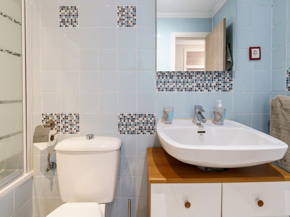 Bathroom - Apartment in Fuengirola Near Train Station (Fuengirola)