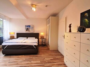 Hus | 2 soverom, individuelt innredet og strykejern/-brett