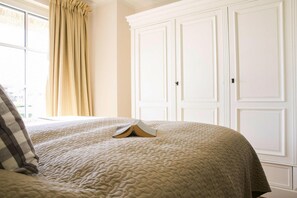 Nhà | 3 phòng ngủ, trang bị nội thất với thiết kế riêng biệt