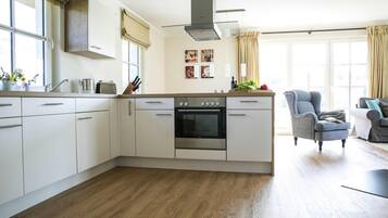 House | Private kitchen | Electric kettle, toaster, high chair