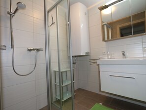 Apartment | Bathroom - Apartment in Bramberg Near Ski Lift (Bramberg am Wildkogel)