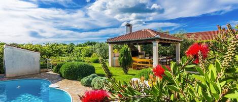 Apartment | Pool | Outdoor pool, a heated pool