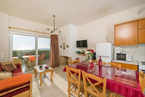 Apartment | Private kitchen | High chair - Saltwater Pool Flat in Chania (Chania)
