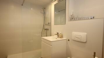 Apartment | Bathroom