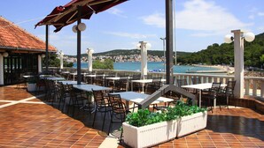 Apartment | Dining - Apartment in Jereza Near Kornati National Park (Tisno)