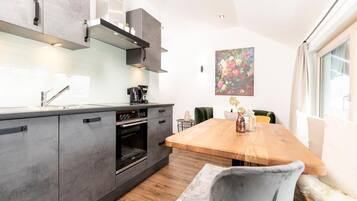 Apartment | Private kitchen | Toaster, highchair