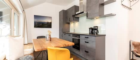 Apartment | Private kitchen | Toaster, highchair