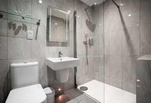 Classic Room | Bathroom | Shower, hair dryer, towels, soap - 100 Banbury road Oxford (Oxford)