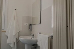 تجهيزات دش، مجففات شعر، مناشف، صابون