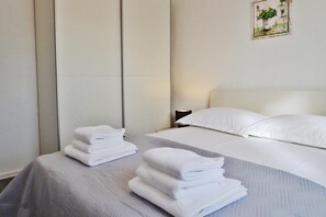 Apartment | 3 bedrooms, individually furnished - Apartment in Maslenica With Sea View (Jasenice)