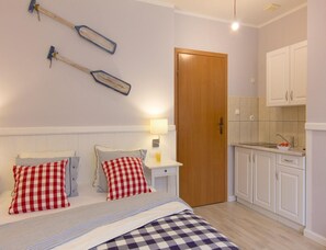 Apartment | 1 bedroom, bed sheets