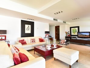 House | Living room | DVD player - Holiday Home in Maspalomas (San Bartolomé de Tirajana)
