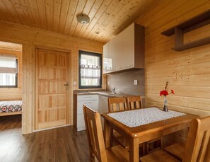 Hus | Privat køkken | Elkedel, brødrister, højstol