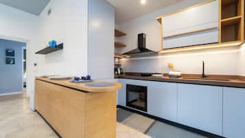 Deluxe Villa | Private kitchen | High chair