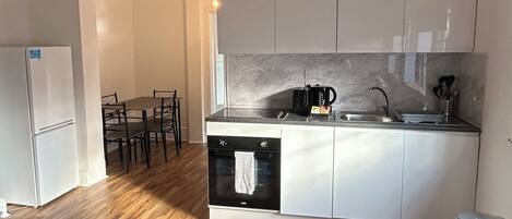 Appartamento | Cucina privata | Forno, piano cottura, pentole/stoviglie/utensili