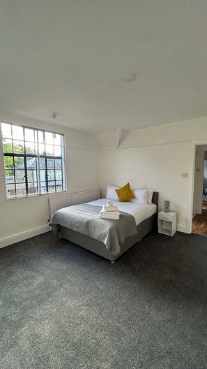 Apartment | Iron/ironing board, cots/infant beds, free WiFi, bed sheets - UStay London (London)