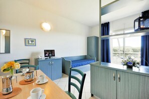 Apartment | Dining - Villa in Cecina Mare Near Sandy Beaches (Cecina)