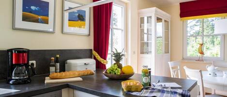 House | Private kitchen | Electric kettle, toaster, highchair