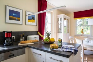 House | Private kitchen | Electric kettle, toaster, high chair - Ferienhaus in Fuhlendorf (Fuhlendorf)