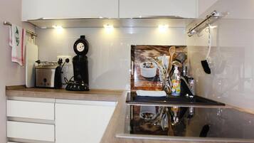 House | Private kitchen | Electric kettle, toaster, highchair