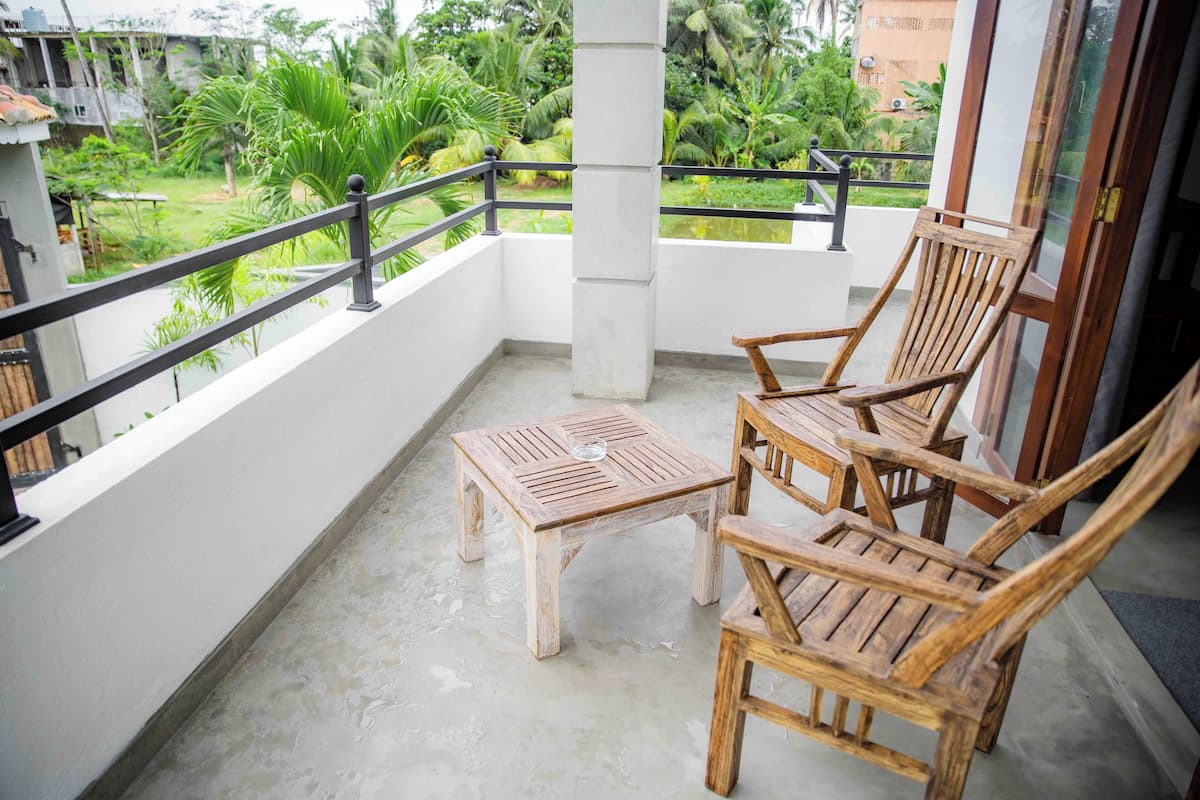 Schreibtisch, laptopgeeigneter Arbeitsplatz, Bügeleisen/Bügelbrett