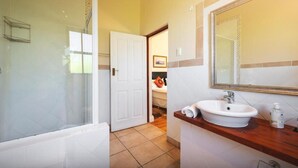 Bathroom - temba private game reserve (Makhanda)