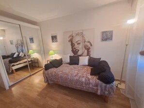 2 bedrooms, iron/ironing board, bed sheets