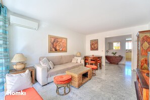 Living area - Apartment 100 m from the beach  (Cagnes-sur-Mer)