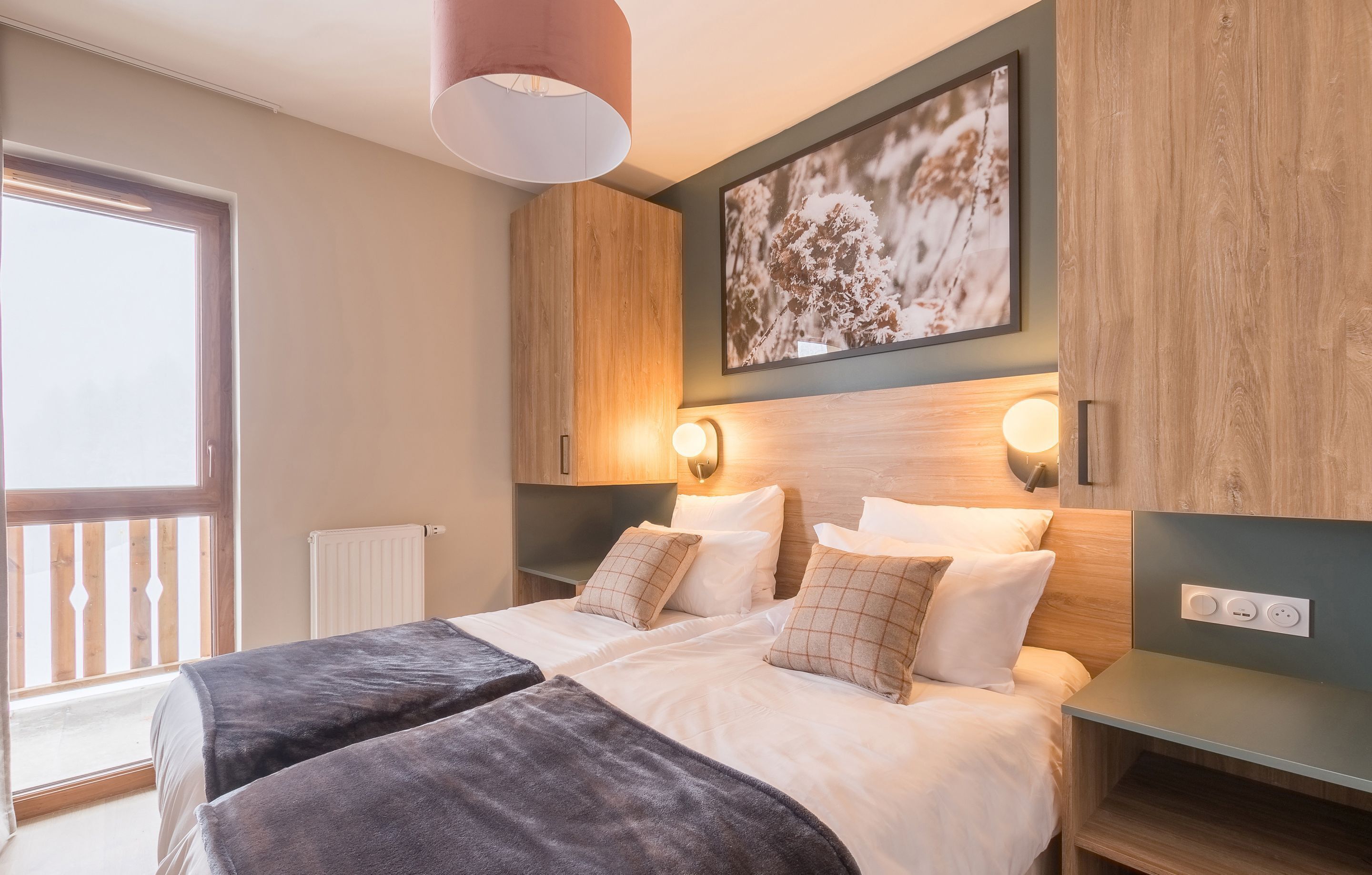 Cribs/infant beds, free WiFi, bed sheets