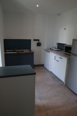 Micro-ondes, four, plaque de cuisson, lave-vaisselle