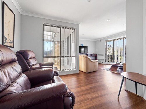 Leeuwin Cottage - Leeuwin Cottage - Fit for a Family