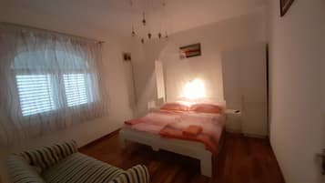 1 bedroom, WiFi, bed sheets