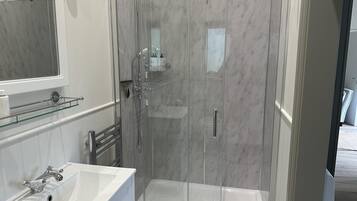 Cabin | Bathroom | Shower, hair dryer, towels