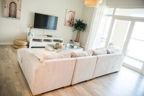 Apartment | 2 bedrooms - 2BR Palm Jumeirah With Beach Access Complimentary Golf (Dubai)