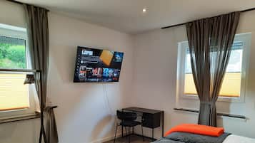 2 Schlafzimmer, Schreibtisch, Bügeleisen/Bügelbrett, kostenloses WLAN