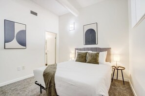 2 bedrooms, desk, iron/ironing board, WiFi