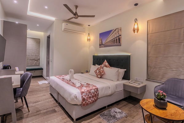 Deluxe Double Room | Egyptian cotton sheets, premium bedding, in-room safe, soundproofing