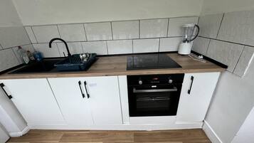 House | Private kitchen | Fridge, microwave, oven, stovetop