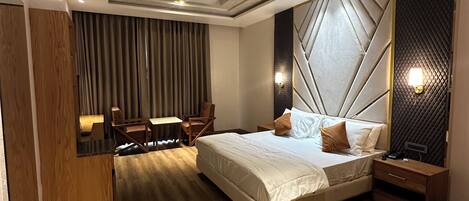 Premium Room | Desk, laptop workspace, iron/ironing board, free WiFi