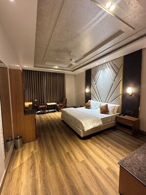 Premium Room | Desk, laptop workspace, iron/ironing board, free WiFi - Mayur Simran (Rajpura)