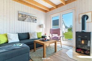 Fernseher, Kamin, DVD-Player, Videothek